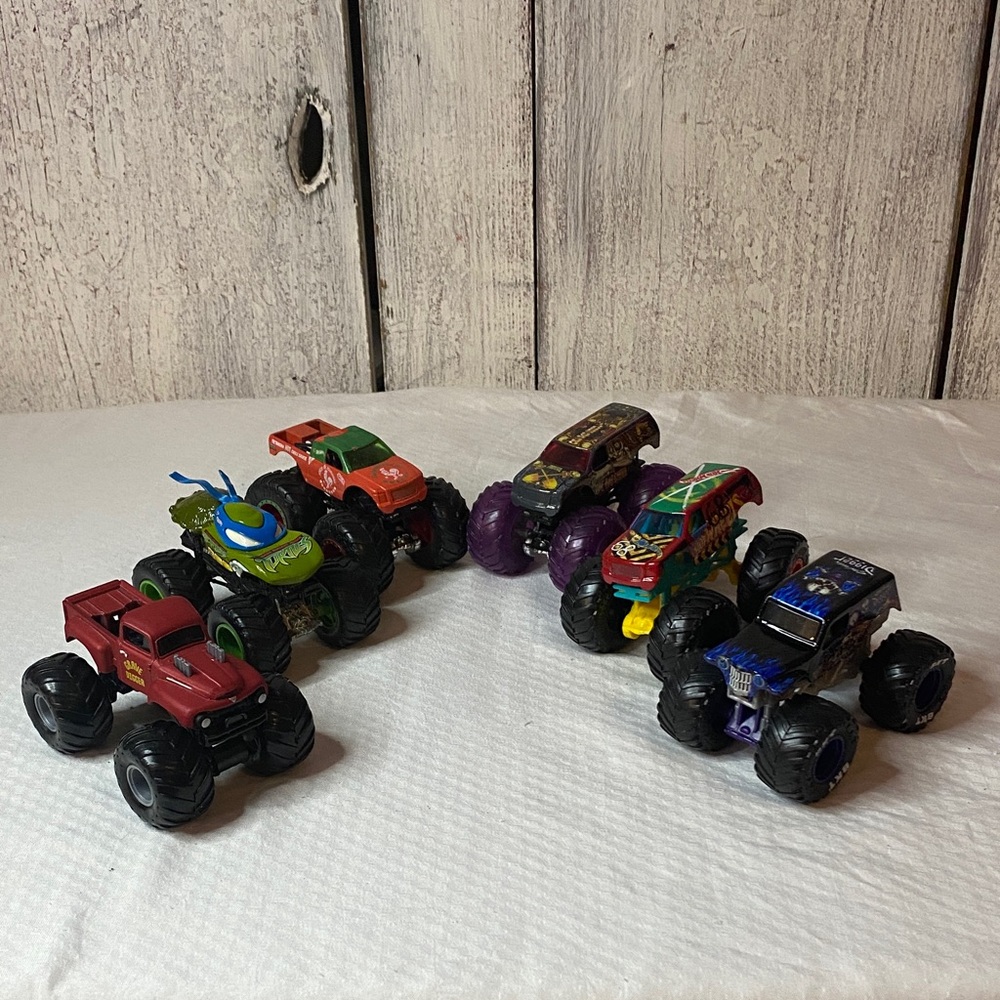 Hot Wheels Monster Jam Monster Trucks LOT OF 6